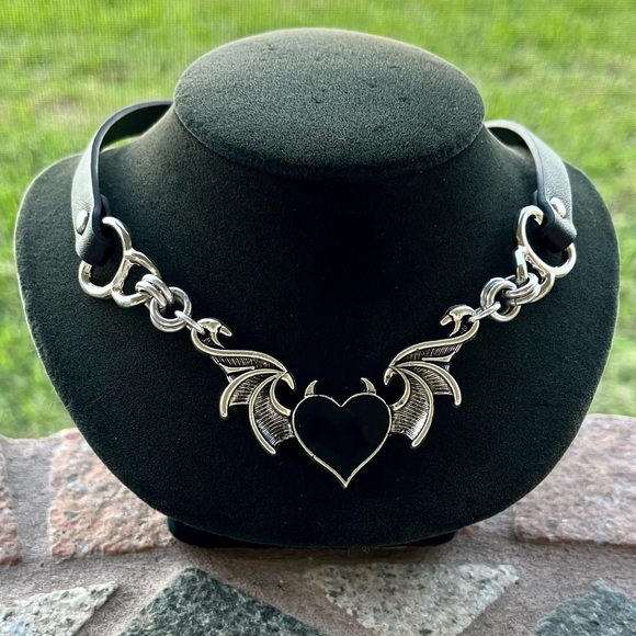 Black leather choker black heart with bat wings and devil horns valentine goth - Picture 13 of 16